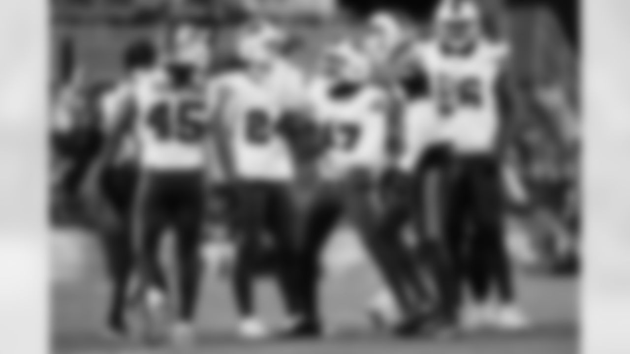 Pittsburgh Steelers vs Buffalo Bills, Regular Season, November 30, 2025 at Acrisure Stadium.