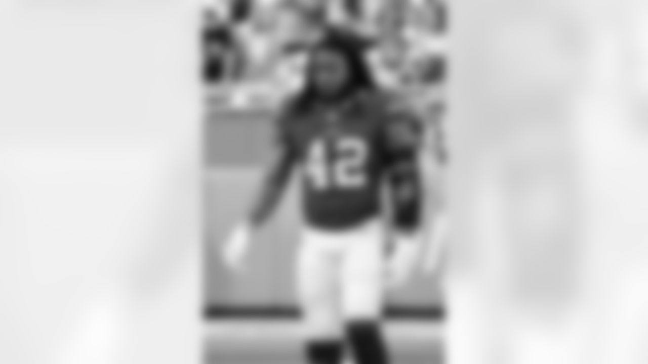 Miami Dolphins vs Buffalo Bills, Regular Season, November 09, 2025 at Hard Rock Stadium.