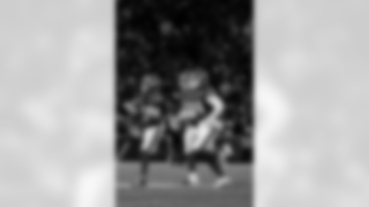 Buffalo Bills vs New York Jets, Regular Season, January 04, 2026 at Highmark Stadium.