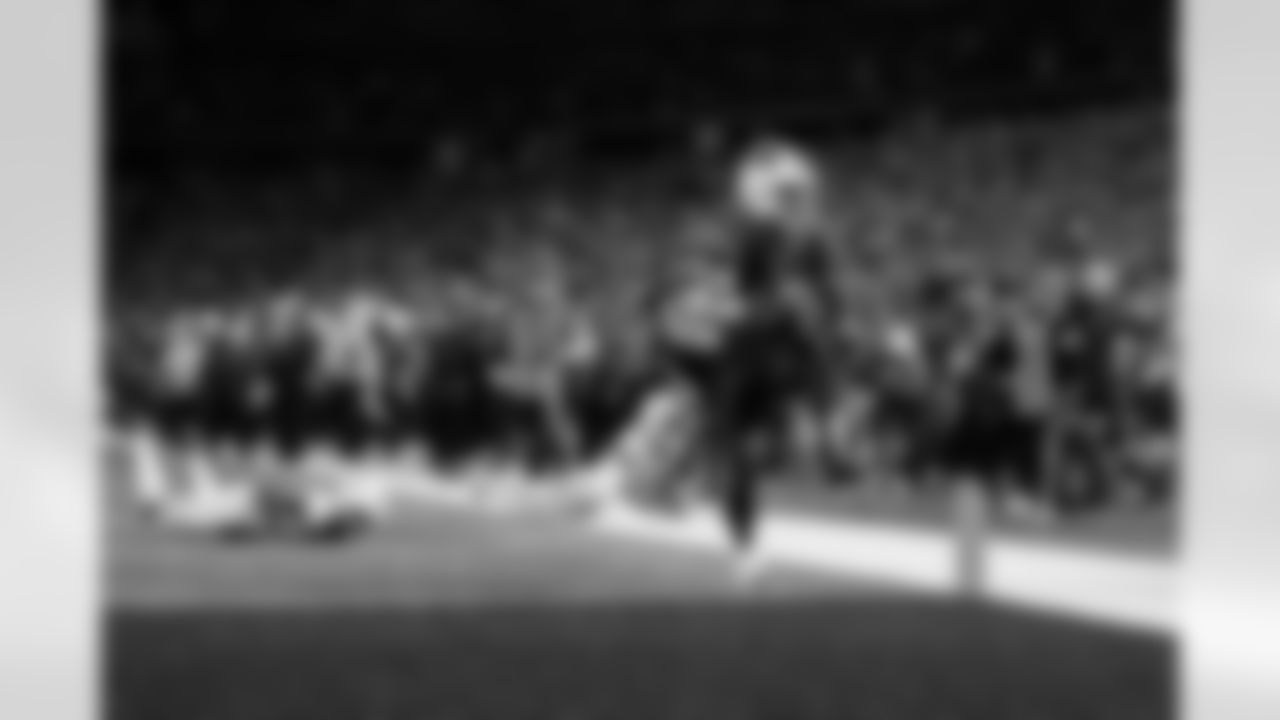 Buffalo Bills vs Miami Dolphins, Regular Season, September 18, 2025 at Highmark Stadium.