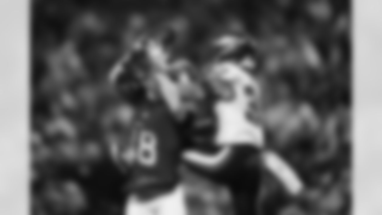 Buffalo Bills vs Philadelphia Eagles, Regular Season, December 28, 2025 at Highmark Stadium.