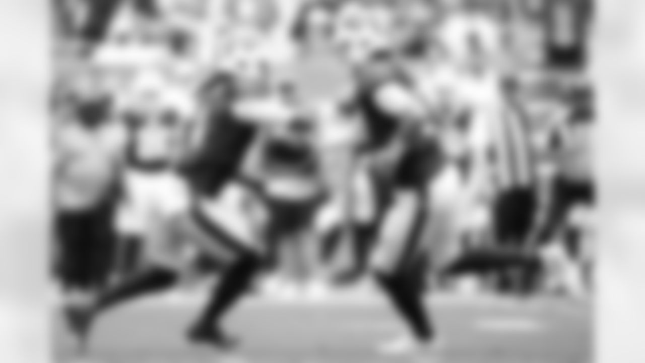 Miami Dolphins vs Buffalo Bills, Regular Season, November 09, 2025 at Hard Rock Stadium.