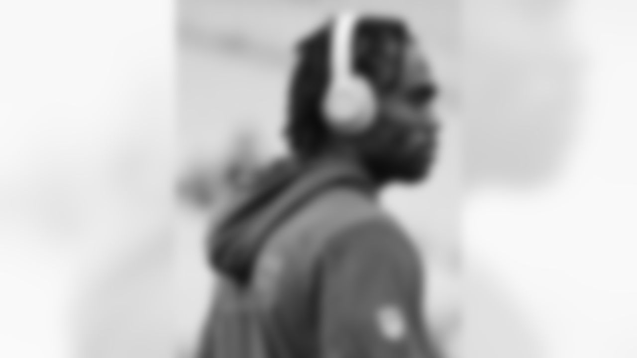 Pittsburgh Steelers vs Buffalo Bills, Regular Season, November 30, 2025 at Acrisure Stadium.