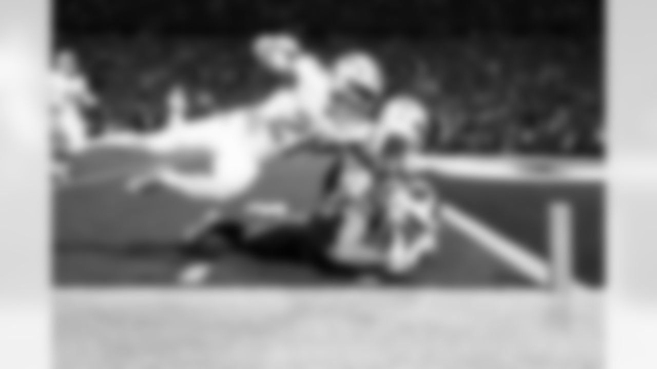 Buffalo Bills vs Miami Dolphins, Regular Season, September 18, 2025 at Highmark Stadium.