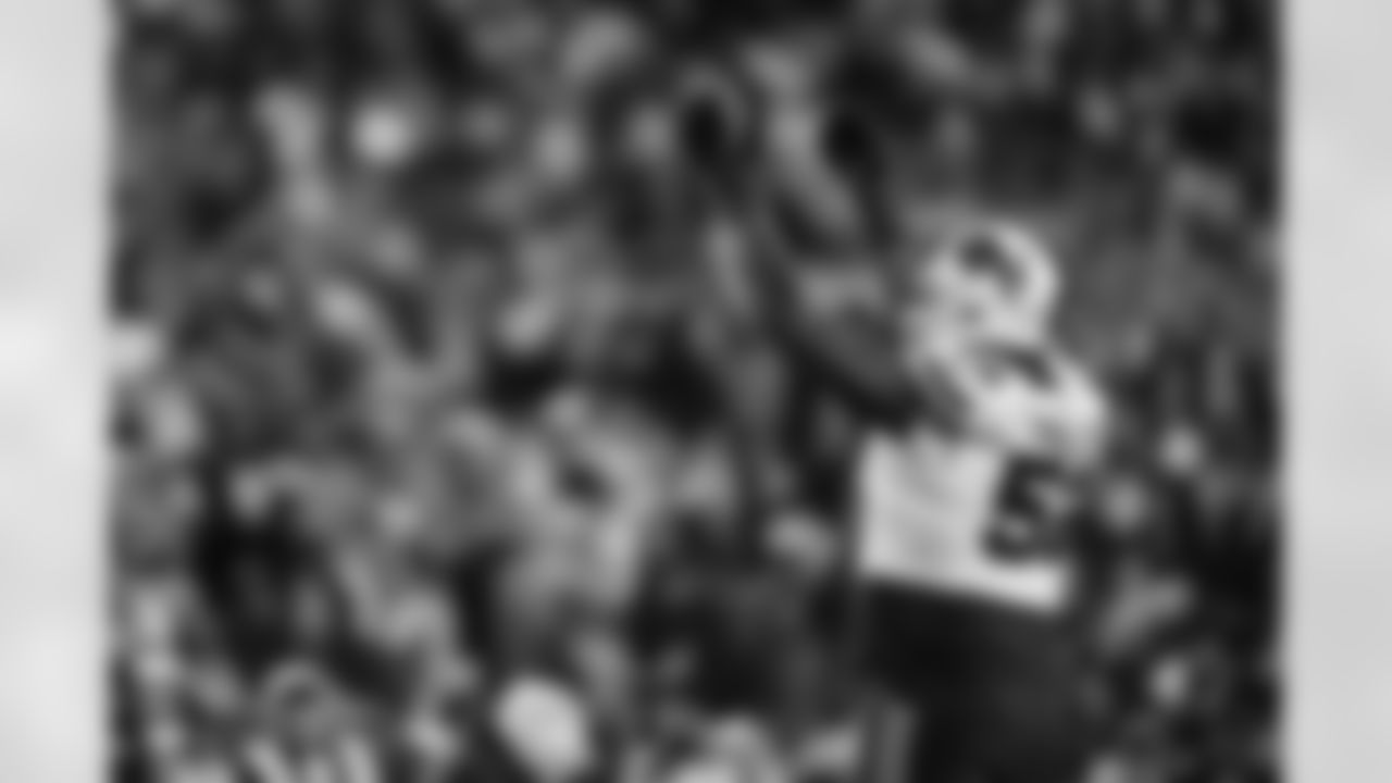 Pittsburgh Steelers vs Buffalo Bills, Regular Season, November 30, 2025 at Acrisure Stadium.