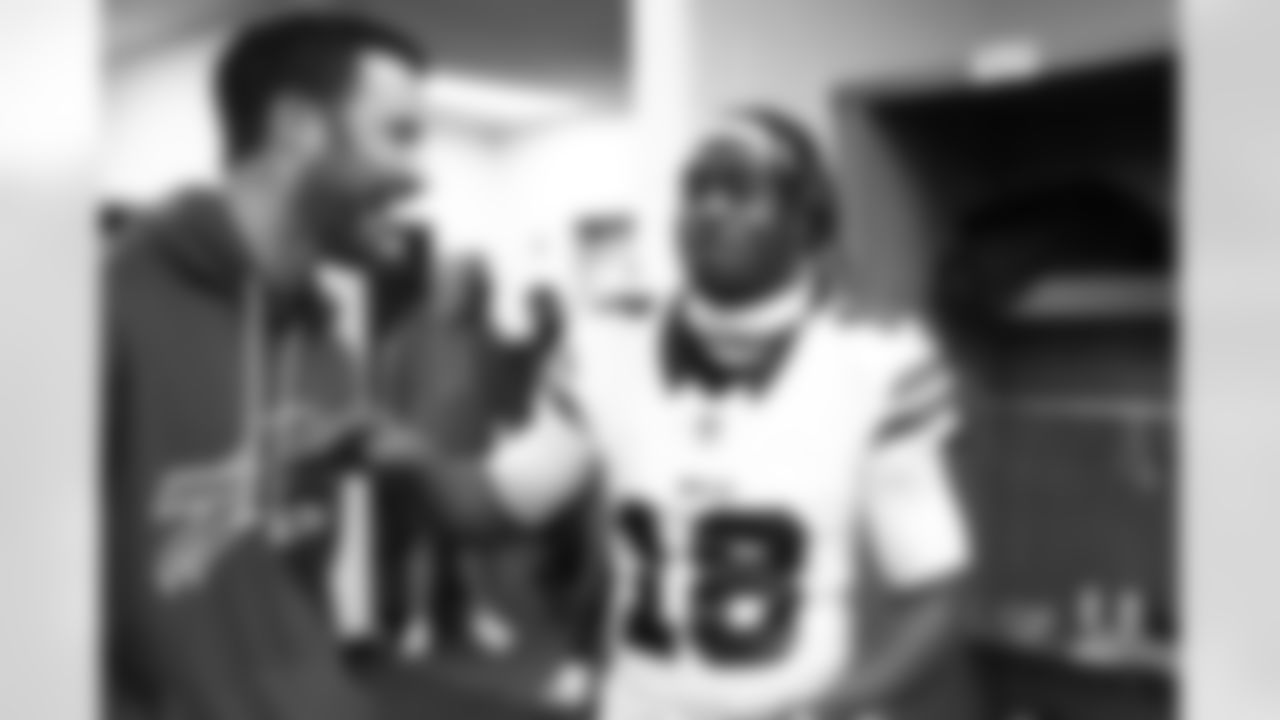 Pittsburgh Steelers vs Buffalo Bills, Regular Season, November 30, 2025 at Acrisure Stadium.