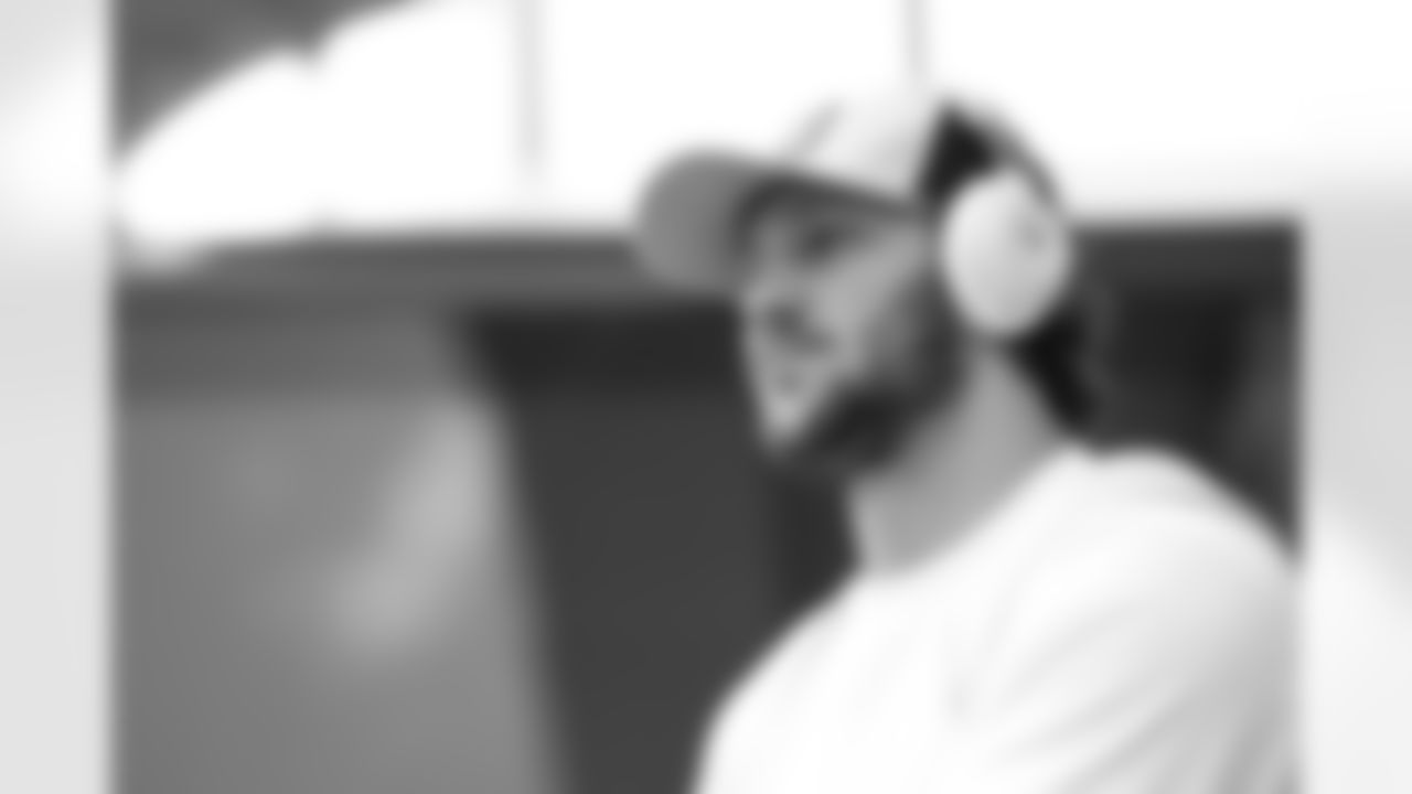 Miami Dolphins vs Buffalo Bills, Regular Season, November 09, 2025 at Hard Rock Stadium.