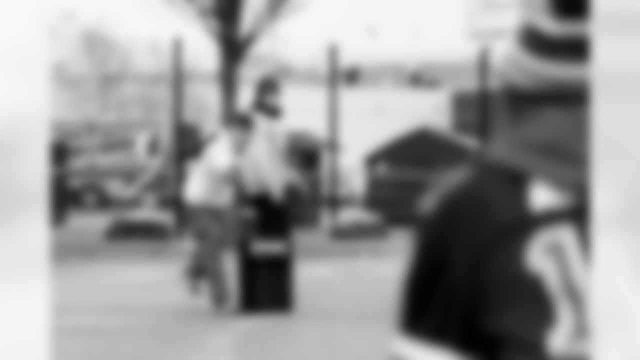 Buffalo Bills vs Philadelphia Eagles, Regular Season, December 28, 2025 at Highmark Stadium.