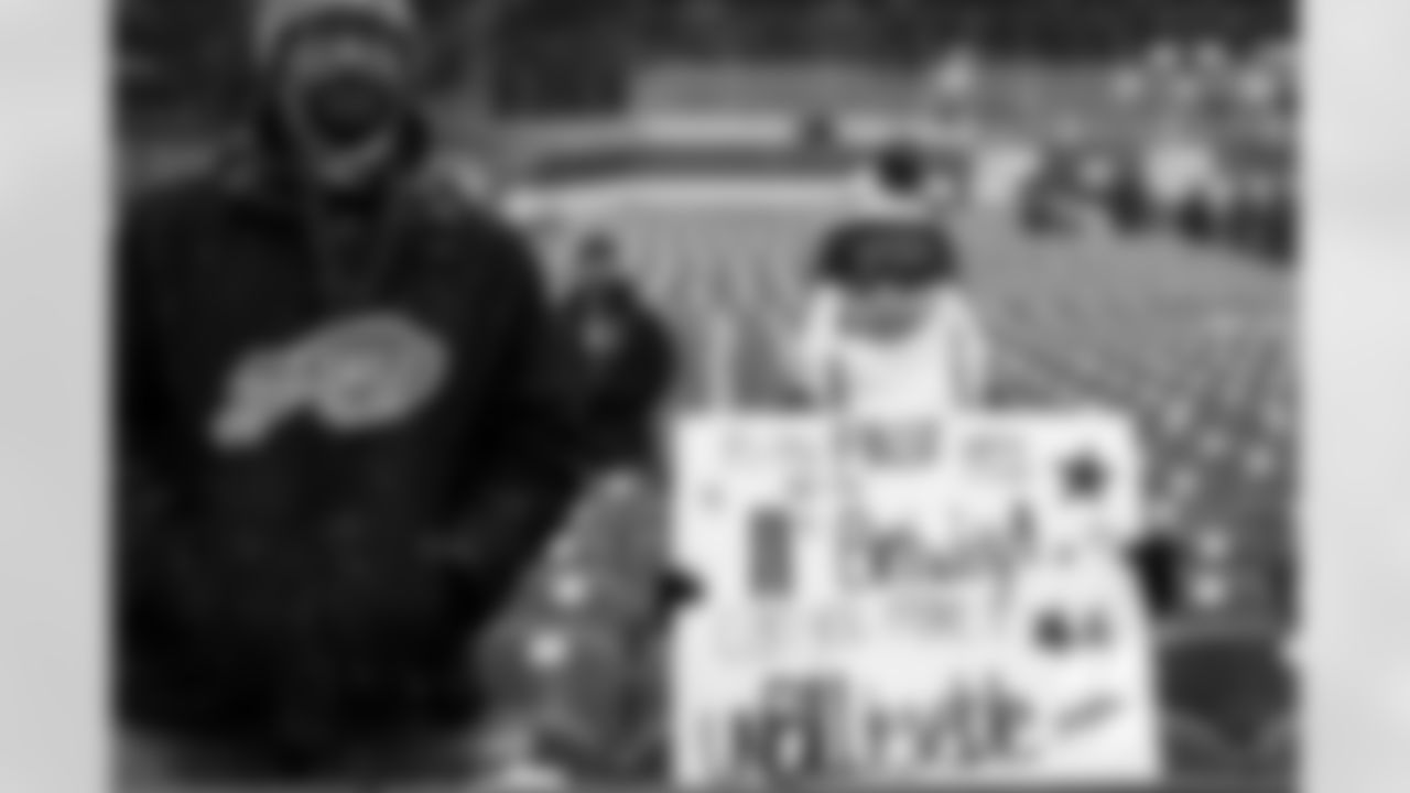 Buffalo Bills vs Cincinnati Bengals, Regular Season, December 07, 2025 at Highmark Stadium.