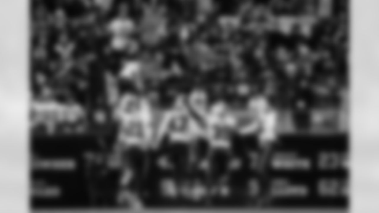 Pittsburgh Steelers vs Buffalo Bills, Regular Season, November 30, 2025 at Acrisure Stadium.