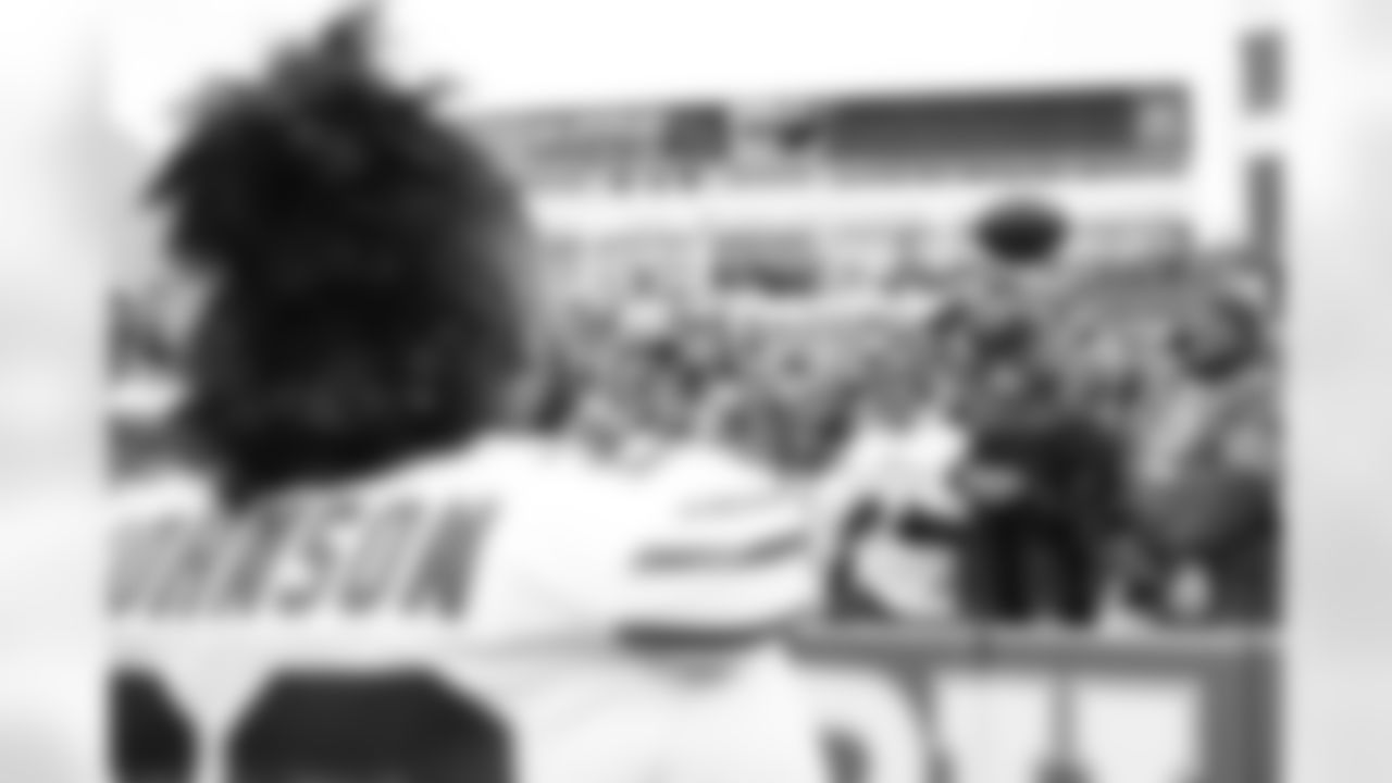 Buffalo Bills vs Tampa Bay Buccaneers, Regular Season, November 16, 2025 at Highmark Stadium.