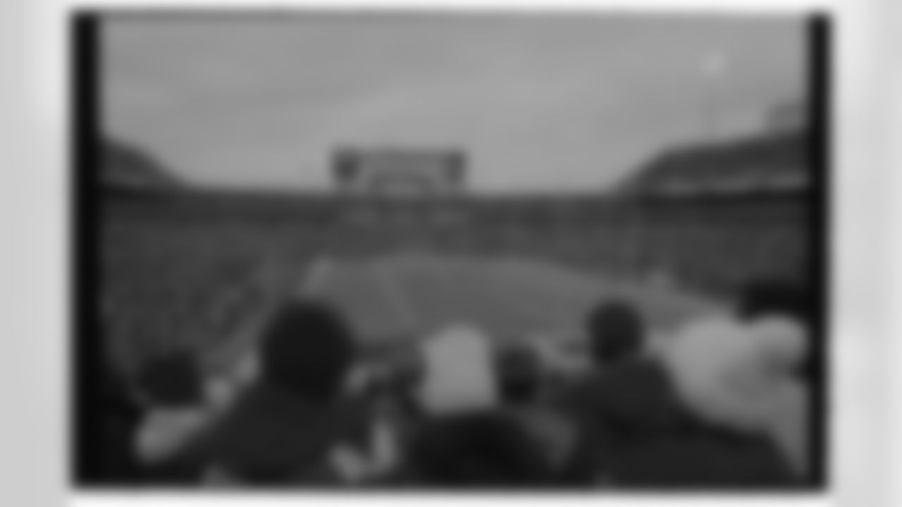 Buffalo Bills vs Tampa Bay Buccaneers, Regular Season, November 17, 2025 at Highmark Stadium.