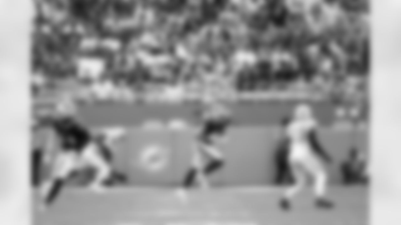 Miami Dolphins vs Buffalo Bills, Regular Season, November 09, 2025 at Hard Rock Stadium.