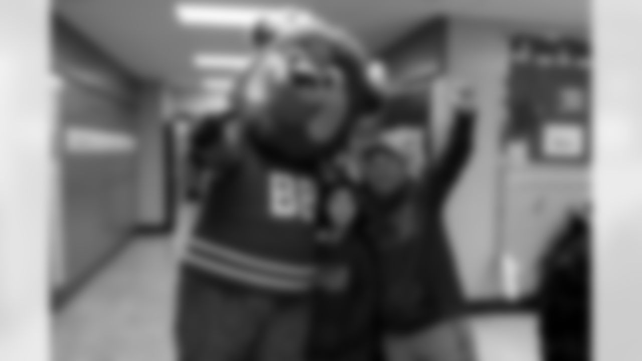 Free Mobile Food Markets, November 01, 2025 at #94 West Hertel Academy.