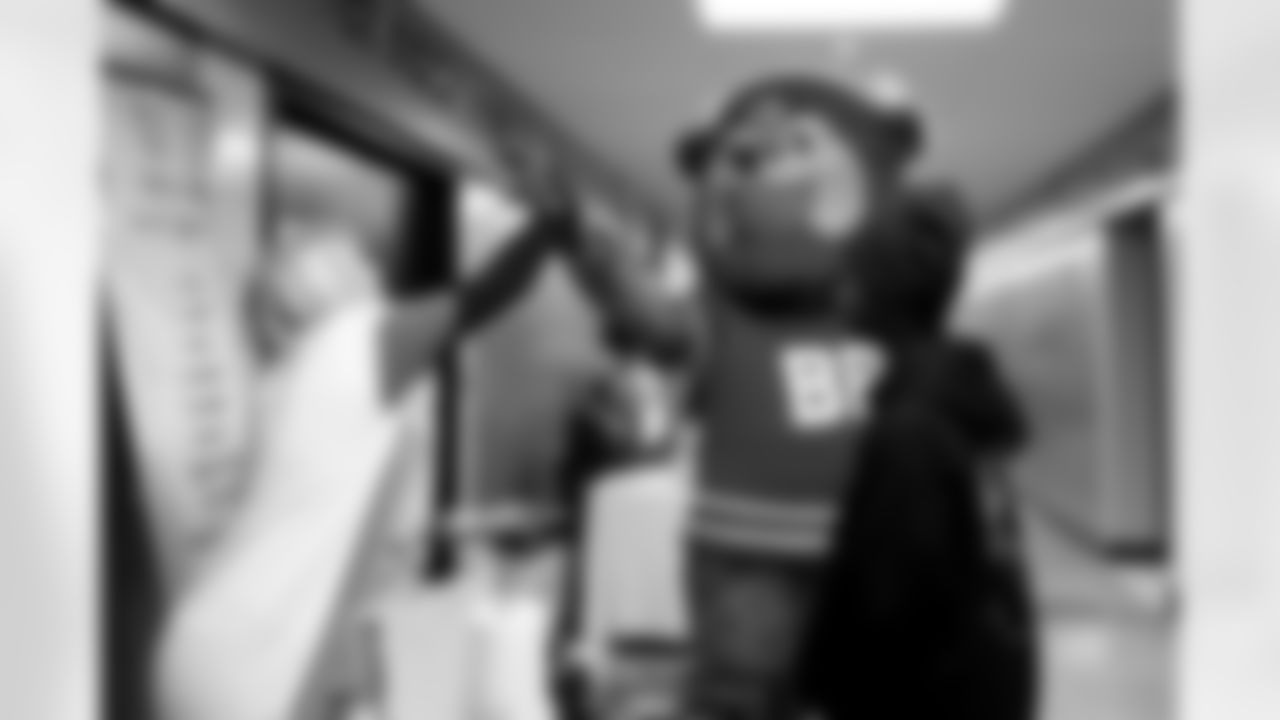 Free Mobile Food Markets, November 01, 2025 at #94 West Hertel Academy.