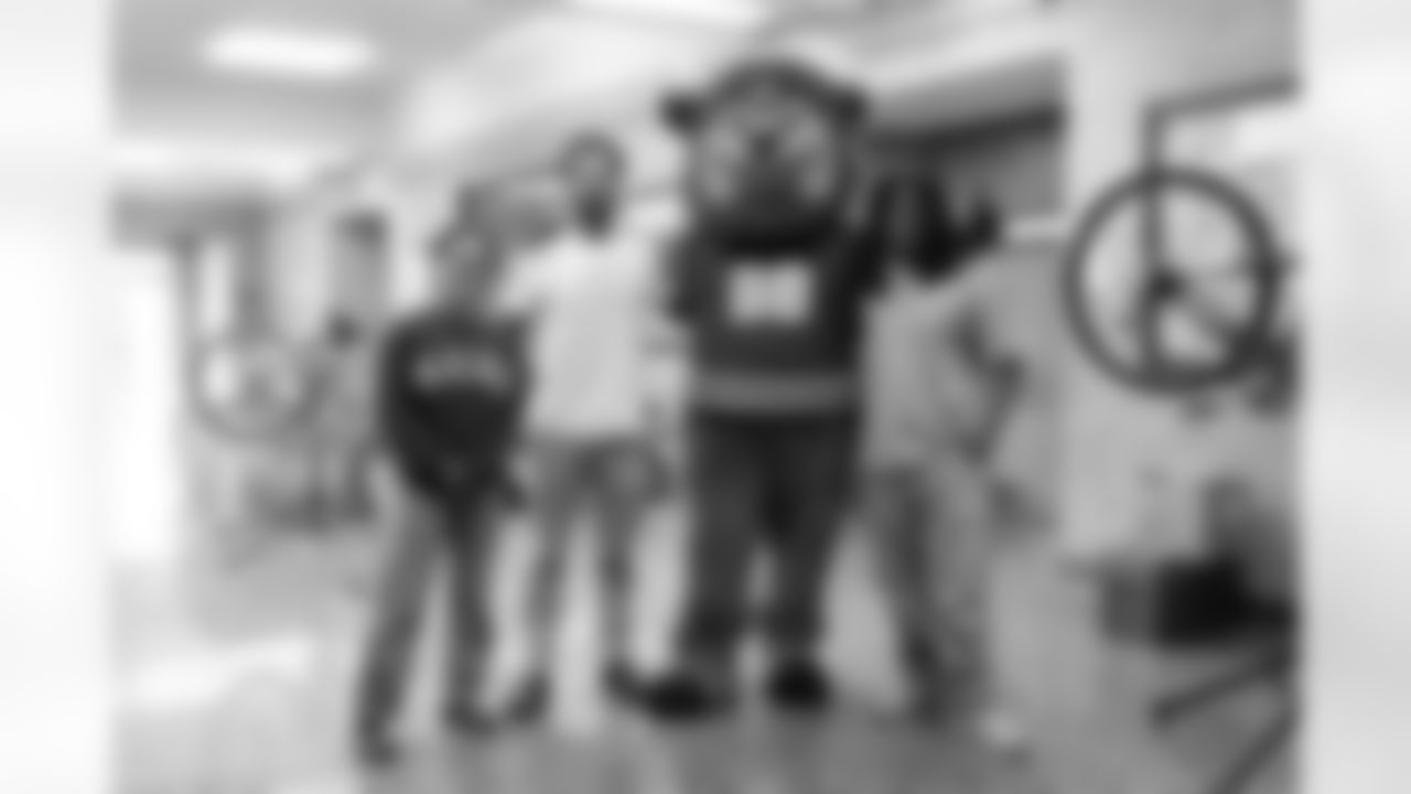 Free Mobile Food Markets, November 01, 2025 at #94 West Hertel Academy.