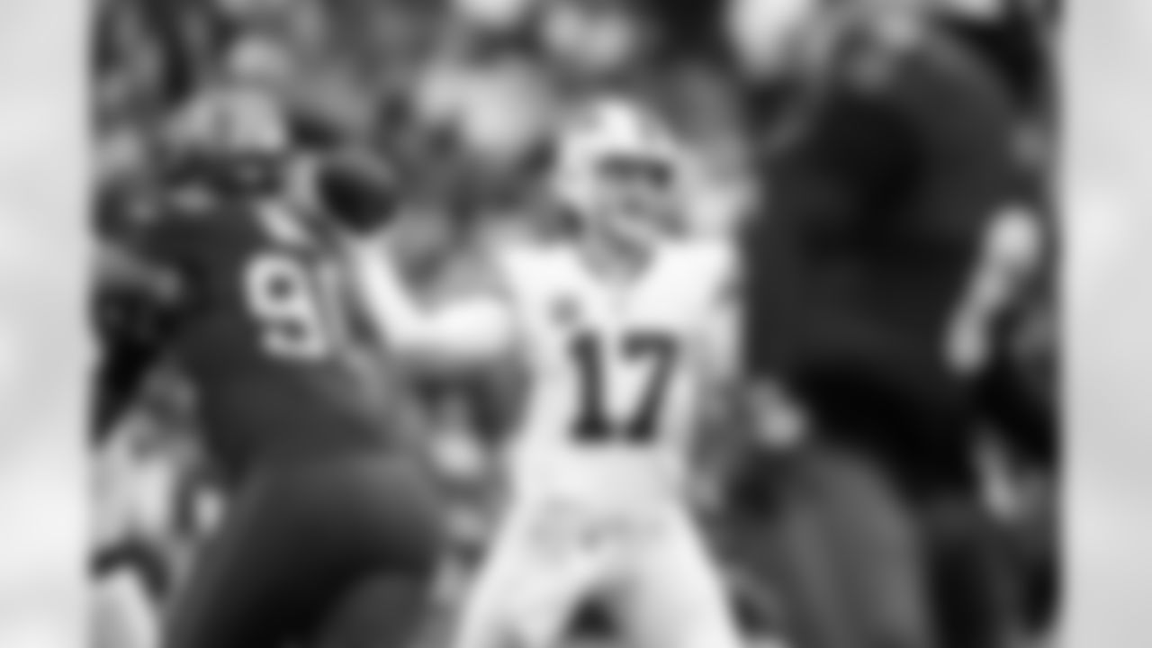 Buffalo Bills vs Tampa Bay Buccaneers, Regular Season, November 16, 2025 at Highmark Stadium.