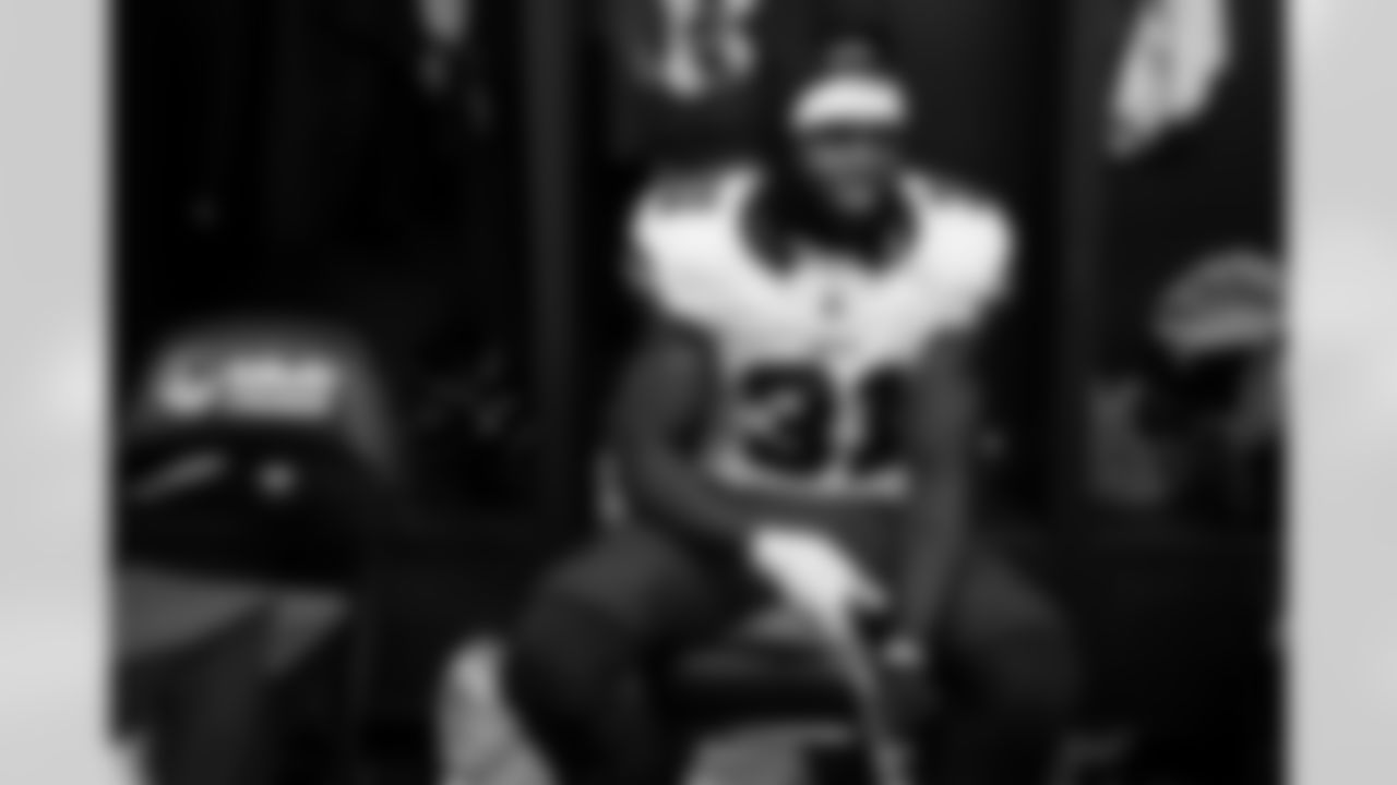 New England Patriots vs Buffalo Bills, Regular Season, December 14, 2025 at Gillette Stadium.