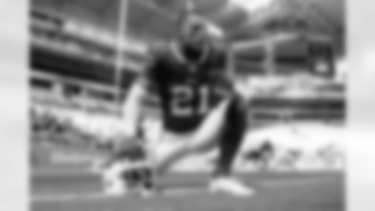 Miami Dolphins vs Buffalo Bills, Regular Season, November 09, 2025 at Hard Rock Stadium.