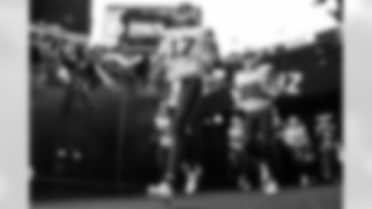 Pittsburgh Steelers vs Buffalo Bills, Regular Season, November 30, 2025 at Acrisure Stadium.