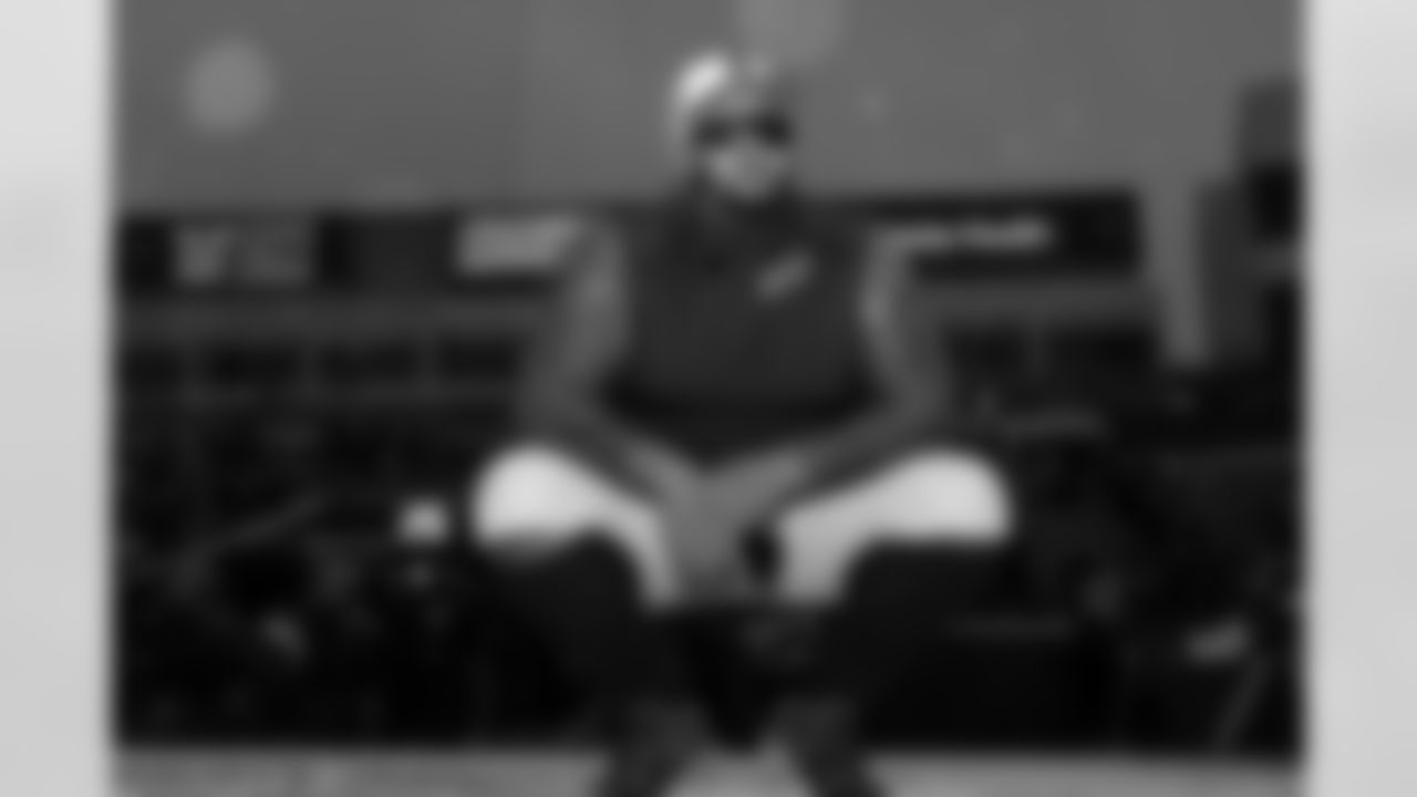 Dion Dawkins (73). Buffalo Bills vs Cincinnati Bengals, Regular Season, December 07, 2025 at Highmark Stadium.