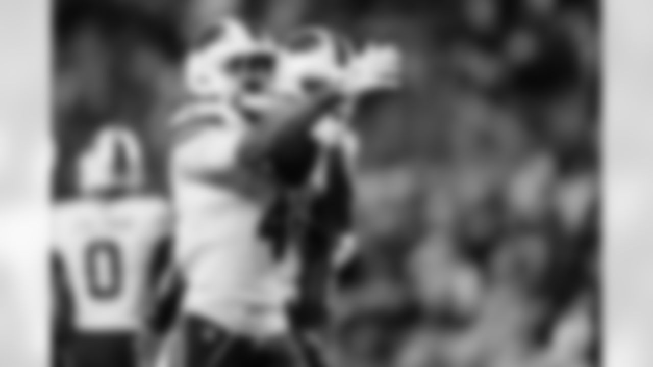 Pittsburgh Steelers vs Buffalo Bills, Regular Season, November 30, 2025 at Acrisure Stadium.