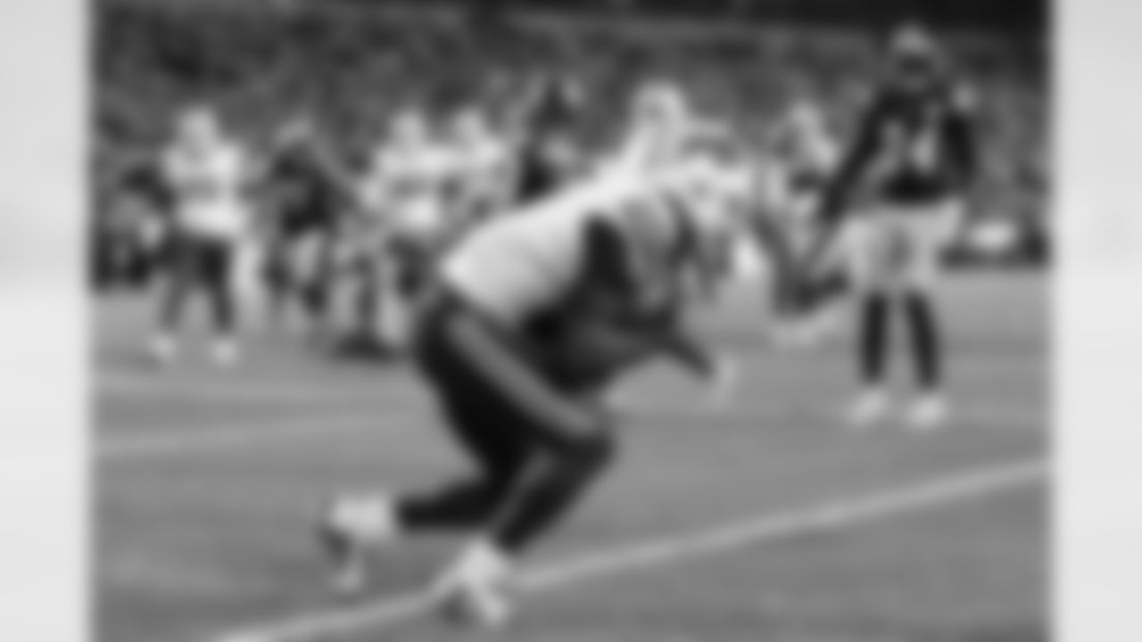 Pittsburgh Steelers vs Buffalo Bills, Regular Season, November 30, 2025 at Acrisure Stadium.