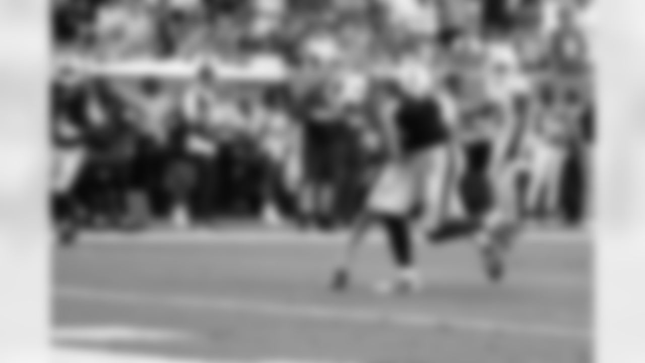 Miami Dolphins vs Buffalo Bills, Regular Season, November 09, 2025 at Hard Rock Stadium.