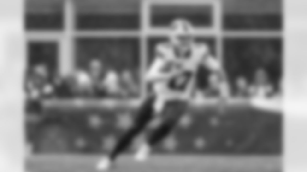 New England Patriots vs Buffalo Bills, Regular Season, December 14, 2025 at Gillette Stadium.