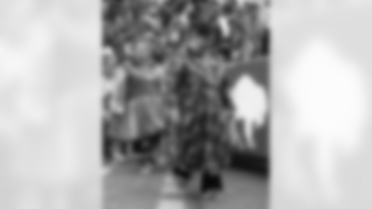 Buffalo Bills vs Tampa Bay Buccaneers, Regular Season, November 16, 2025 at Highmark Stadium.