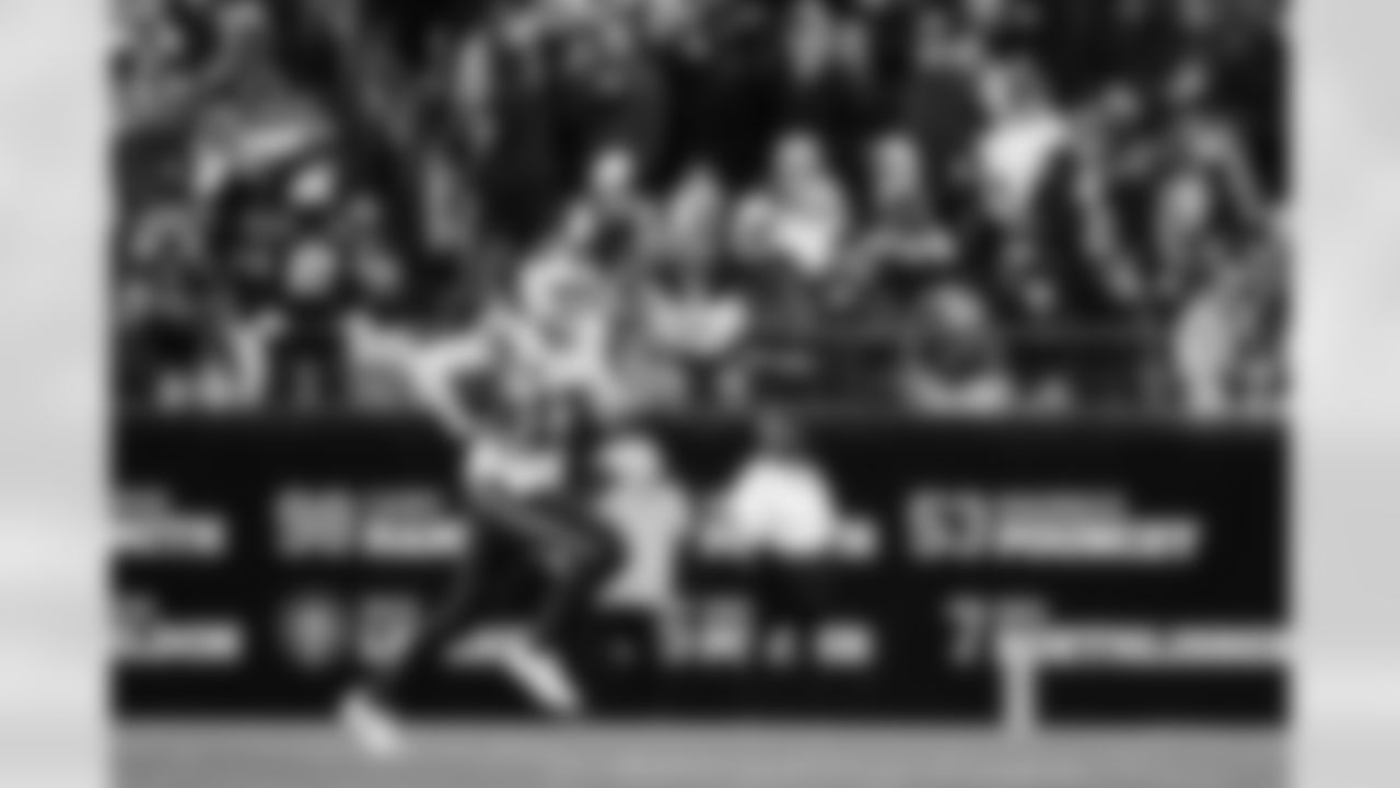 Pittsburgh Steelers vs Buffalo Bills, Regular Season, November 30, 2025 at Acrisure Stadium.