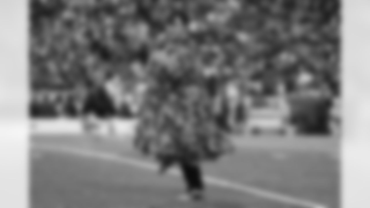 Buffalo Bills vs Tampa Bay Buccaneers, Regular Season, November 16, 2025 at Highmark Stadium.