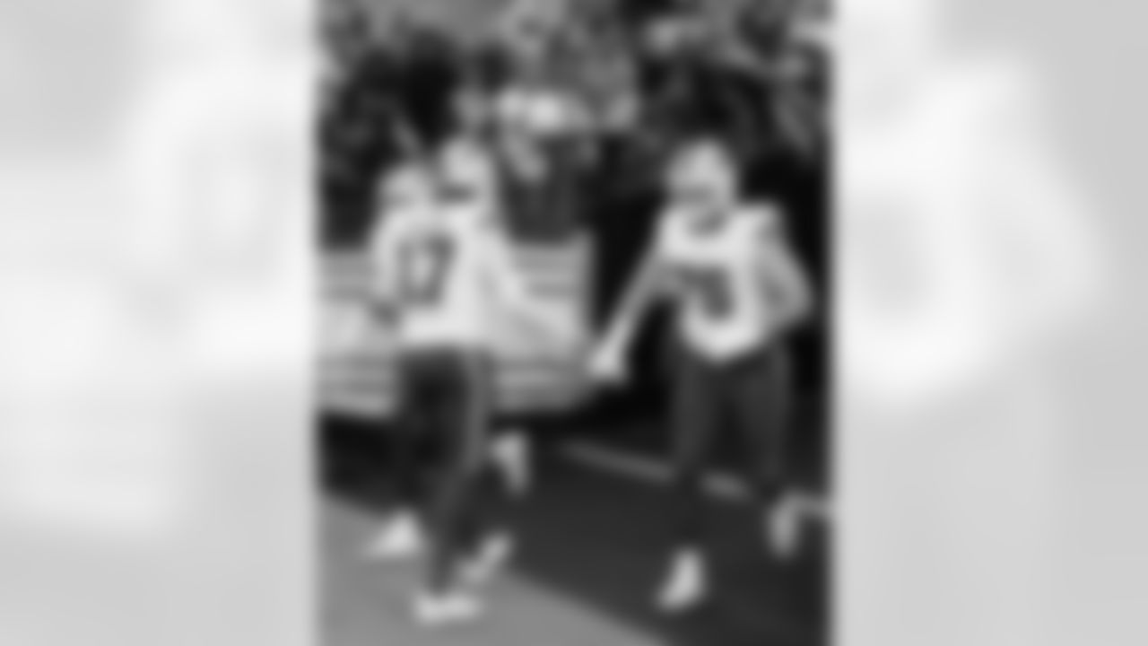 Pittsburgh Steelers vs Buffalo Bills, Regular Season, November 30, 2025 at Acrisure Stadium.