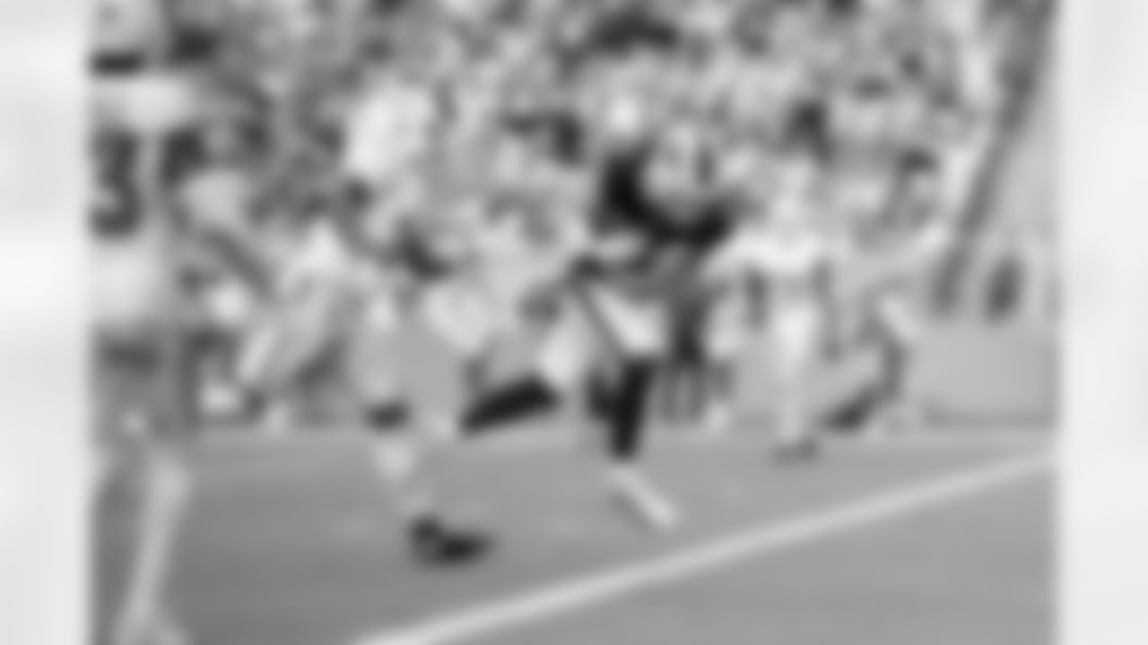 Miami Dolphins vs Buffalo Bills, Regular Season, November 09, 2025 at Hard Rock Stadium.