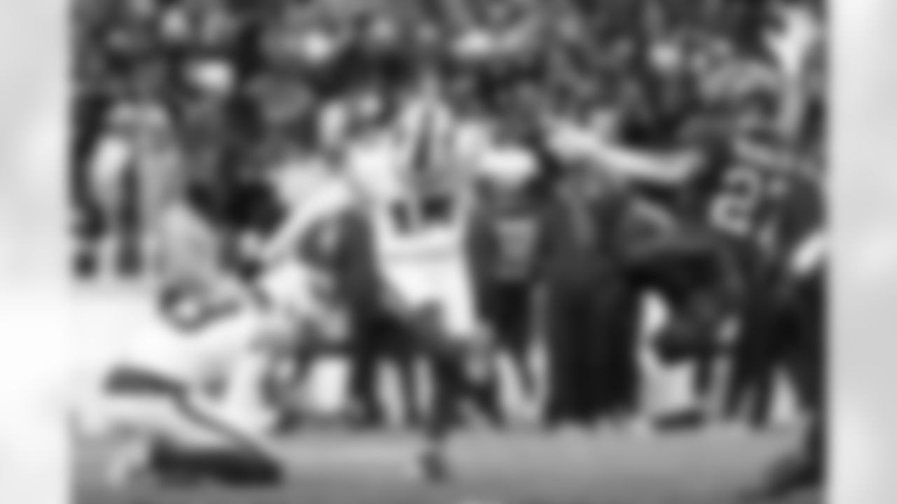 Buffalo Bills vs Tampa Bay Buccaneers, Regular Season, November 16, 2025 at Highmark Stadium.