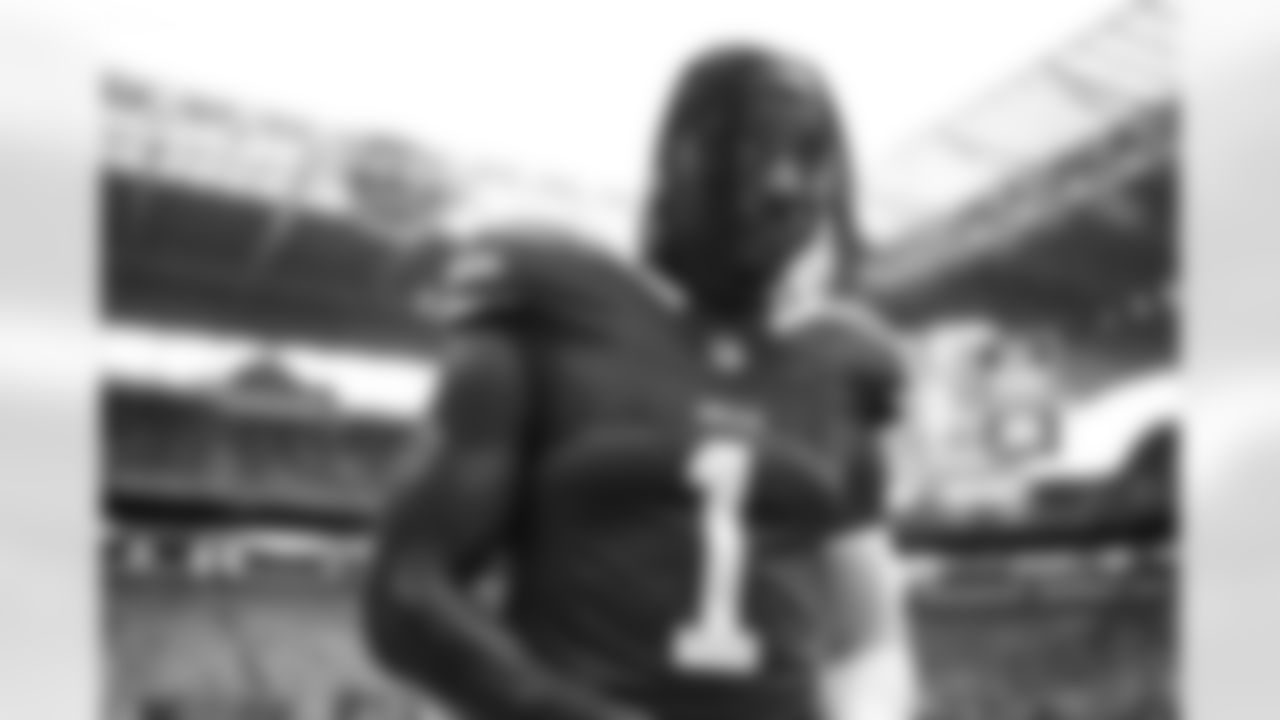 Miami Dolphins vs Buffalo Bills, Regular Season, November 09, 2025 at Hard Rock Stadium.