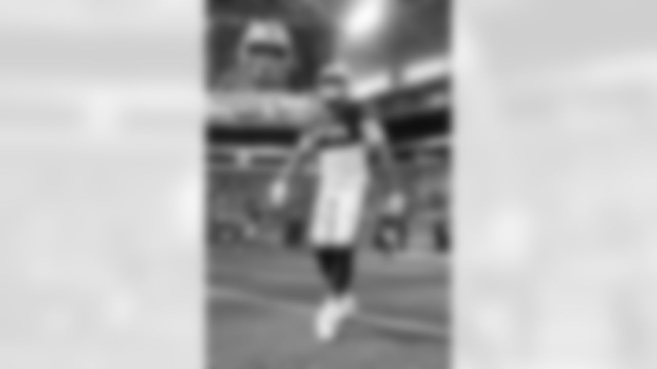 Miami Dolphins vs Buffalo Bills, Regular Season, November 09, 2025 at Hard Rock Stadium.