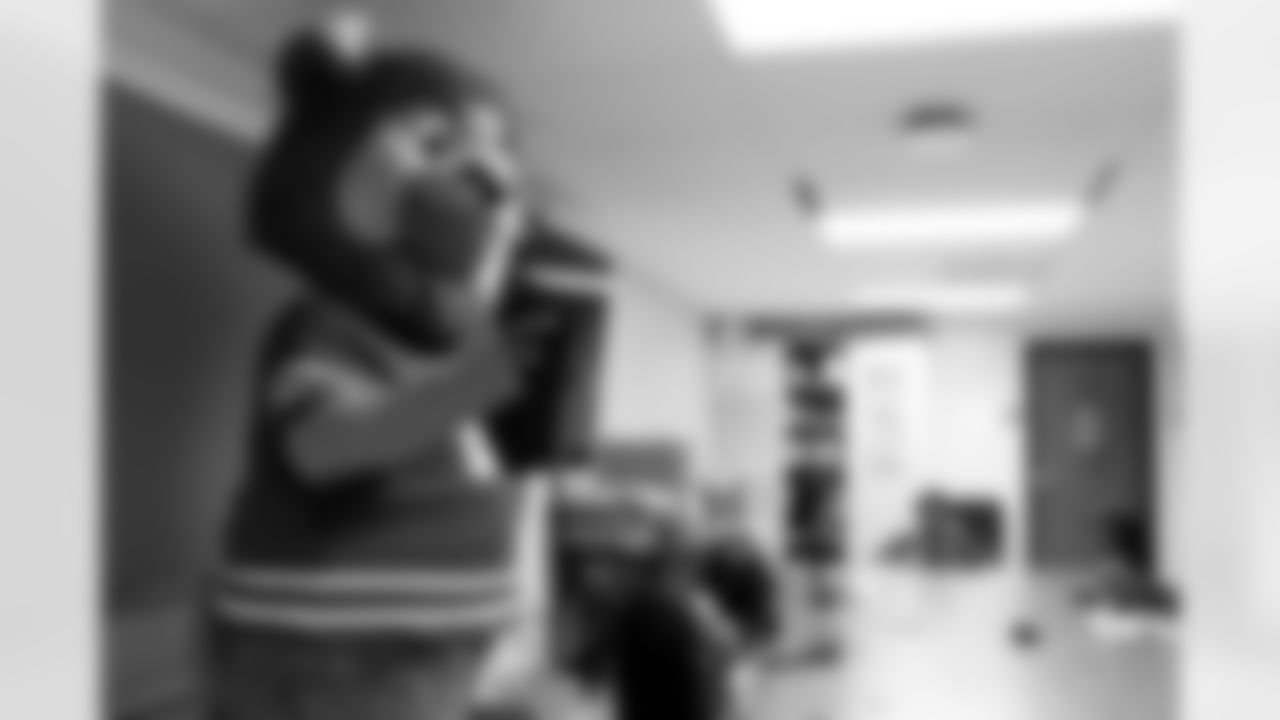 Free Mobile Food Markets, November 01, 2025 at #94 West Hertel Academy.