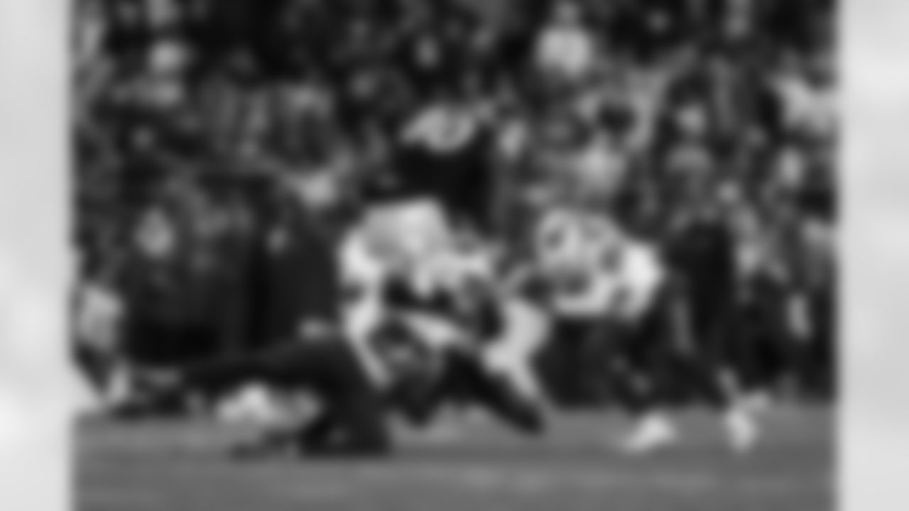 Pittsburgh Steelers vs Buffalo Bills, Regular Season, November 30, 2025 at Acrisure Stadium.