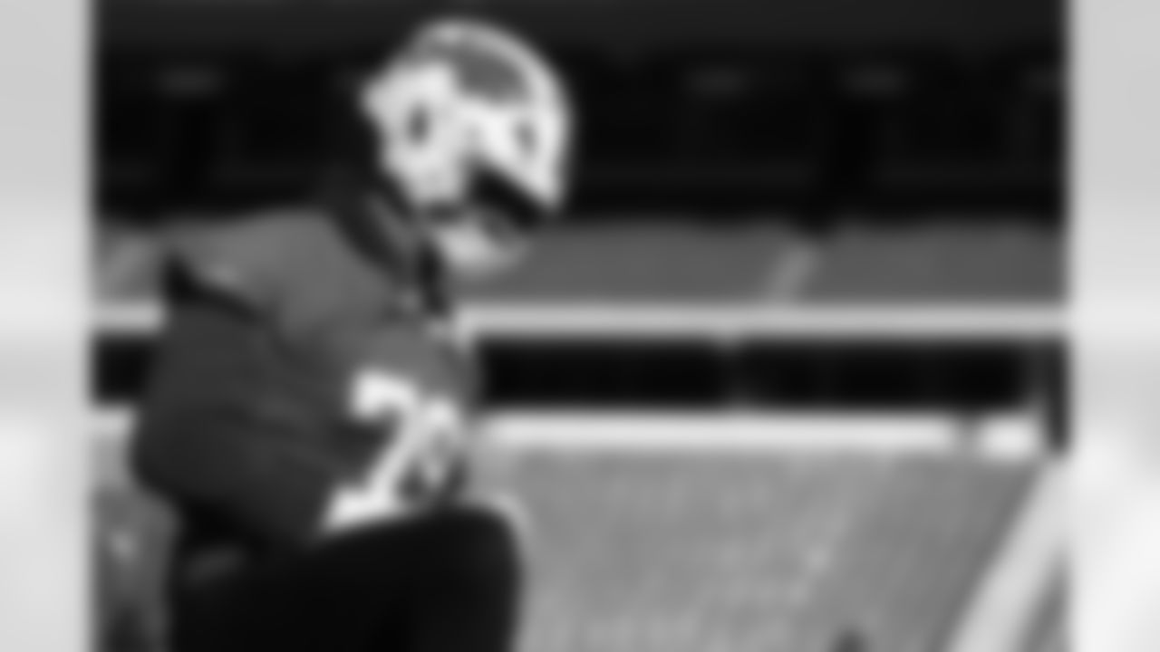 Spencer Brown (79). Buffalo Bills Week 14 Practice, December 05, 2025 at Highmark Stadium.