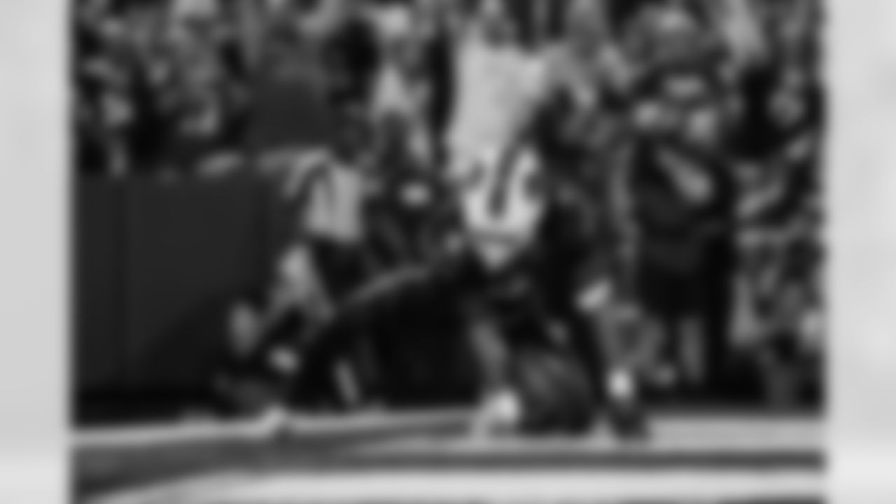 Buffalo Bills vs Miami Dolphins, Regular Season, September 18, 2025 at Highmark Stadium.