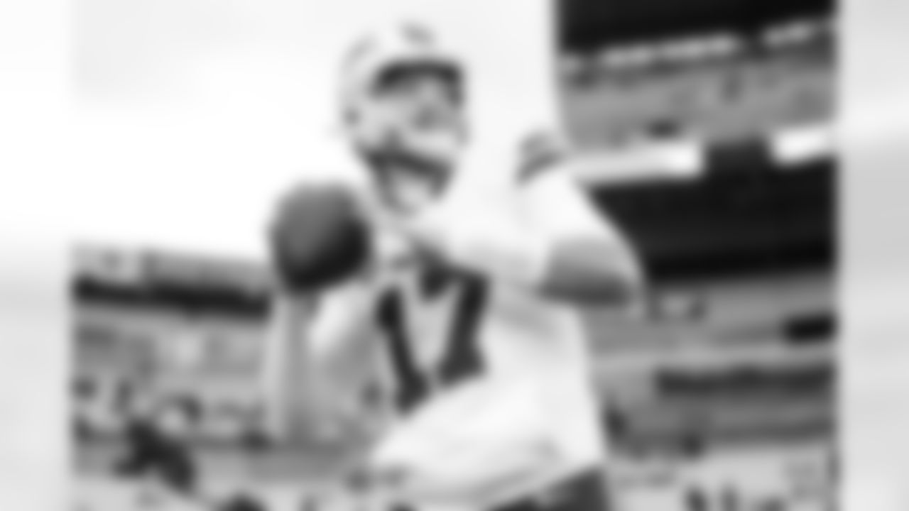 Pittsburgh Steelers vs Buffalo Bills, Regular Season, November 30, 2025 at Acrisure Stadium.