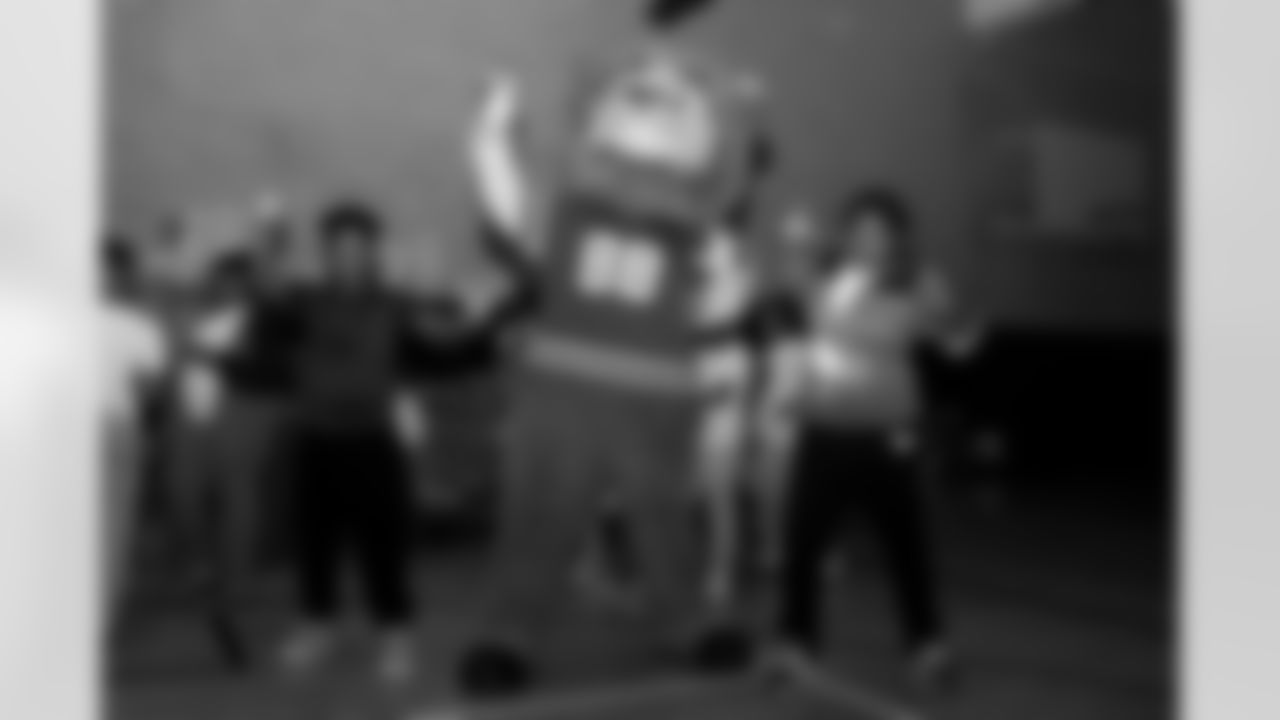 Huddle for Hunger Community Visit, October 16, 2025 at Arthur O. Eve, Buffalo Public School #61.