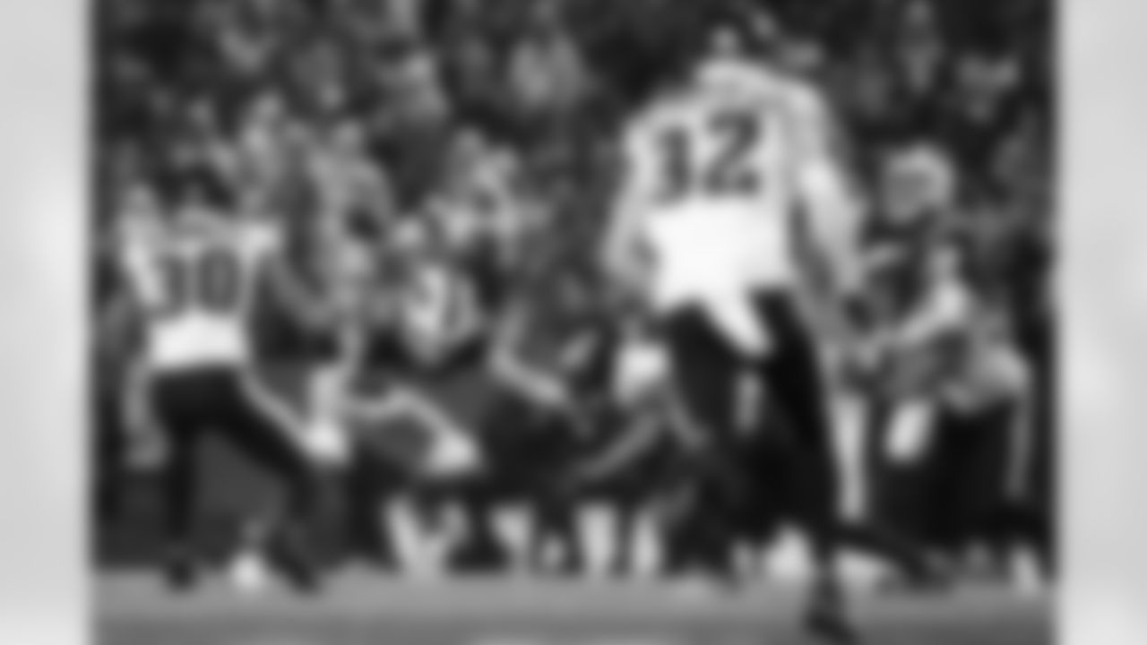 Buffalo Bills vs Philadelphia Eagles, Regular Season, December 28, 2025 at Highmark Stadium.