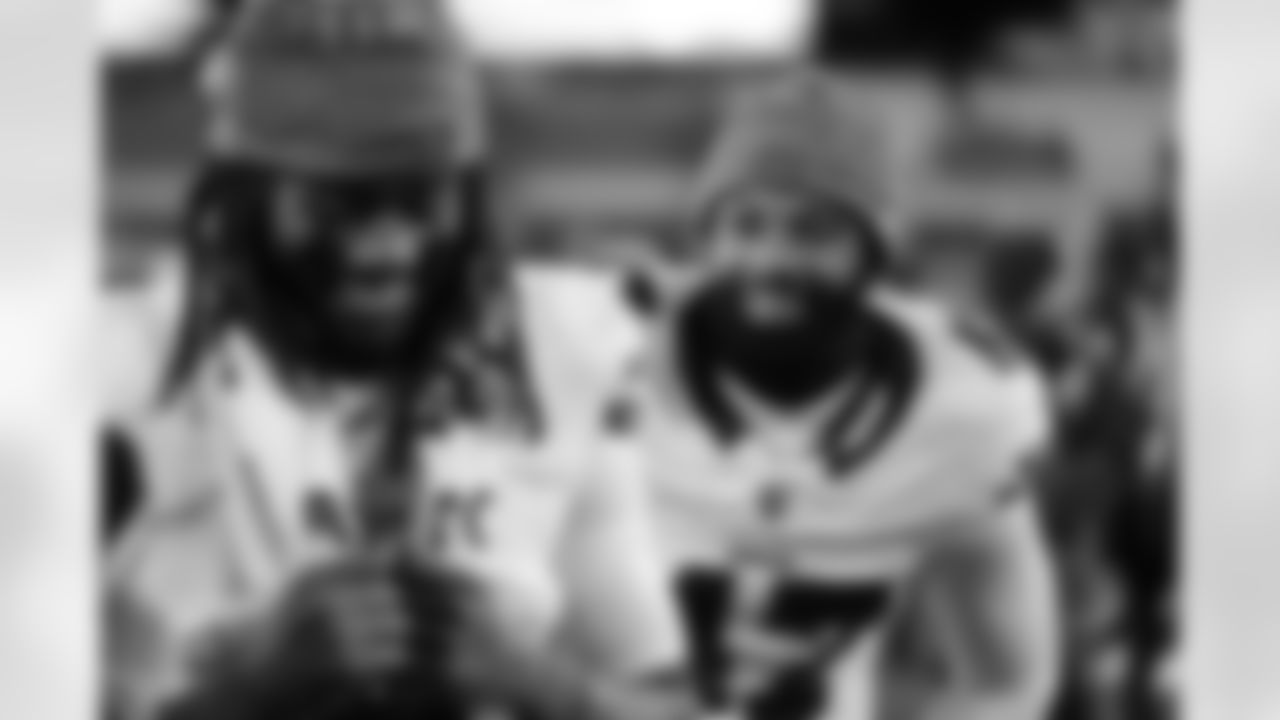 Pittsburgh Steelers vs Buffalo Bills, Regular Season, November 30, 2025 at Acrisure Stadium.