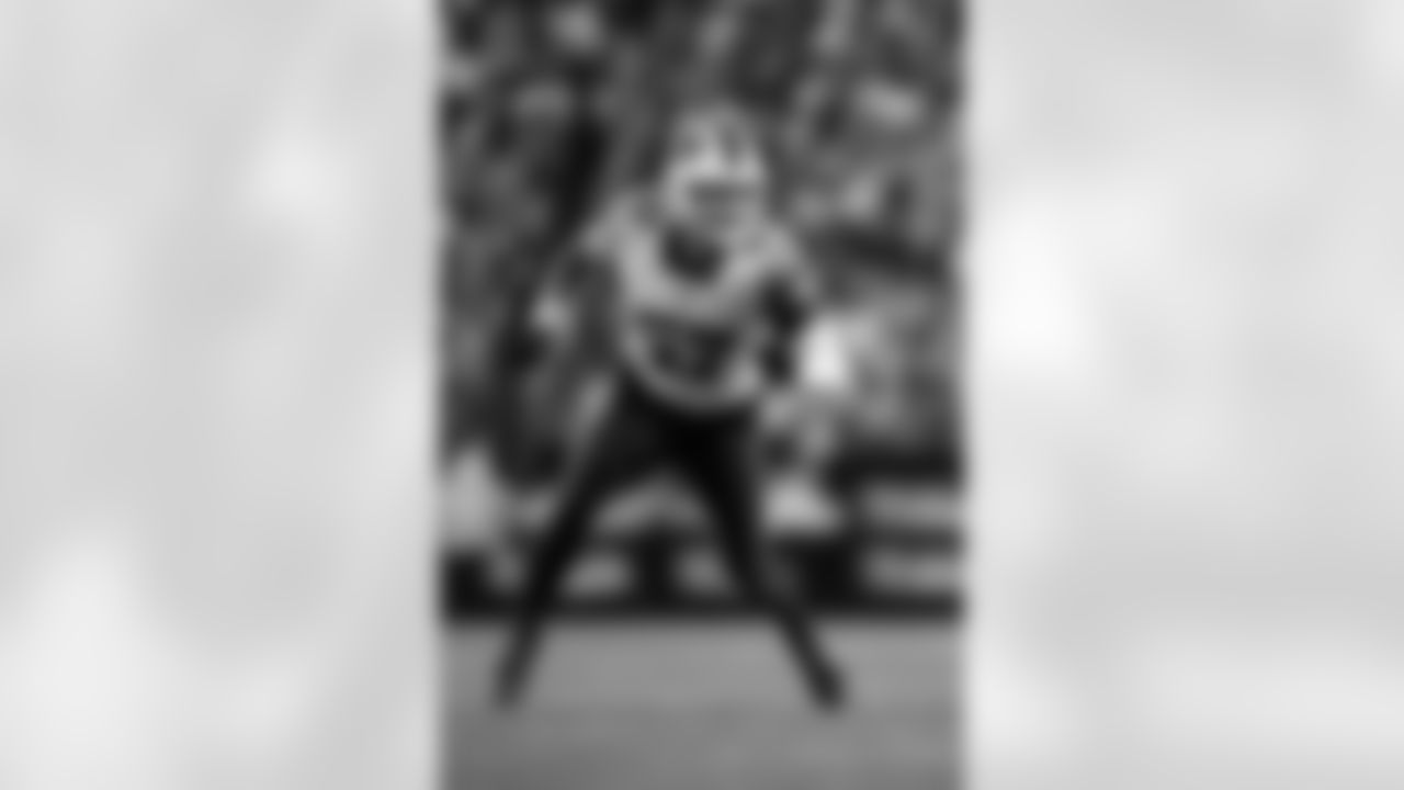 Pittsburgh Steelers vs Buffalo Bills, Regular Season, November 30, 2025 at Acrisure Stadium.