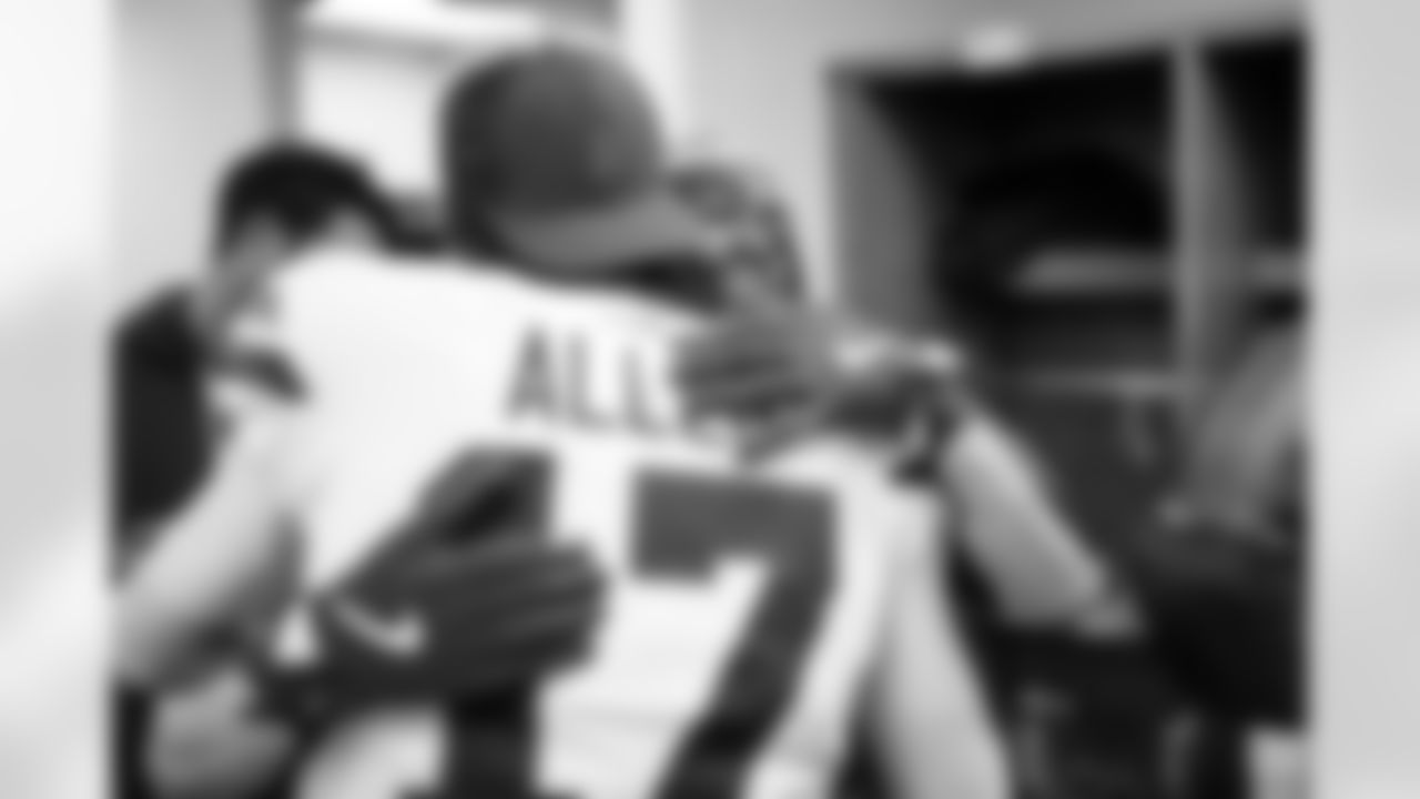 Pittsburgh Steelers vs Buffalo Bills, Regular Season, November 28, 2025 at Acrisure Stadium.