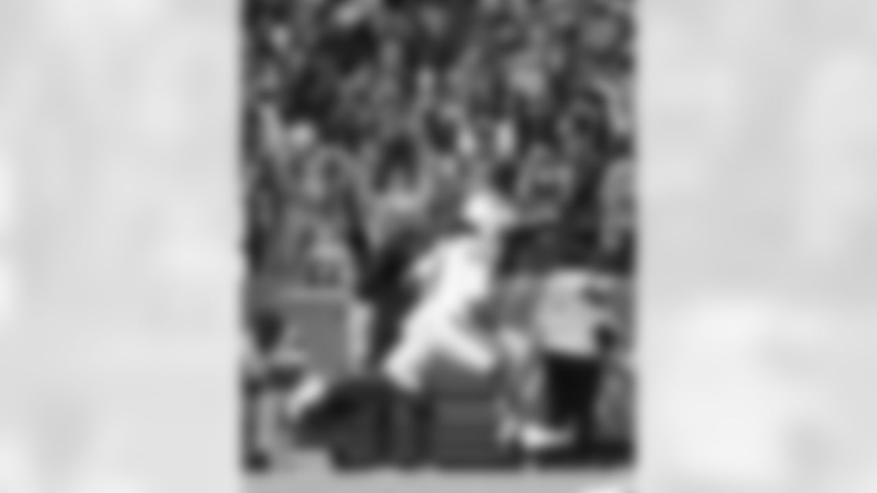 Buffalo Bills vs Tampa Bay Buccaneers, Regular Season, November 16, 2025 at Highmark Stadium.