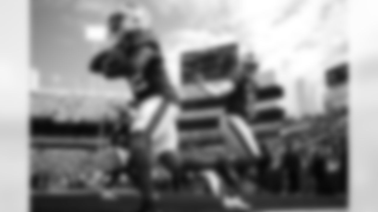 Josh Allen (17). Buffalo Bills vs New Orleans Saints, Regular Season, September 28, 2025 at Highmark Stadium.