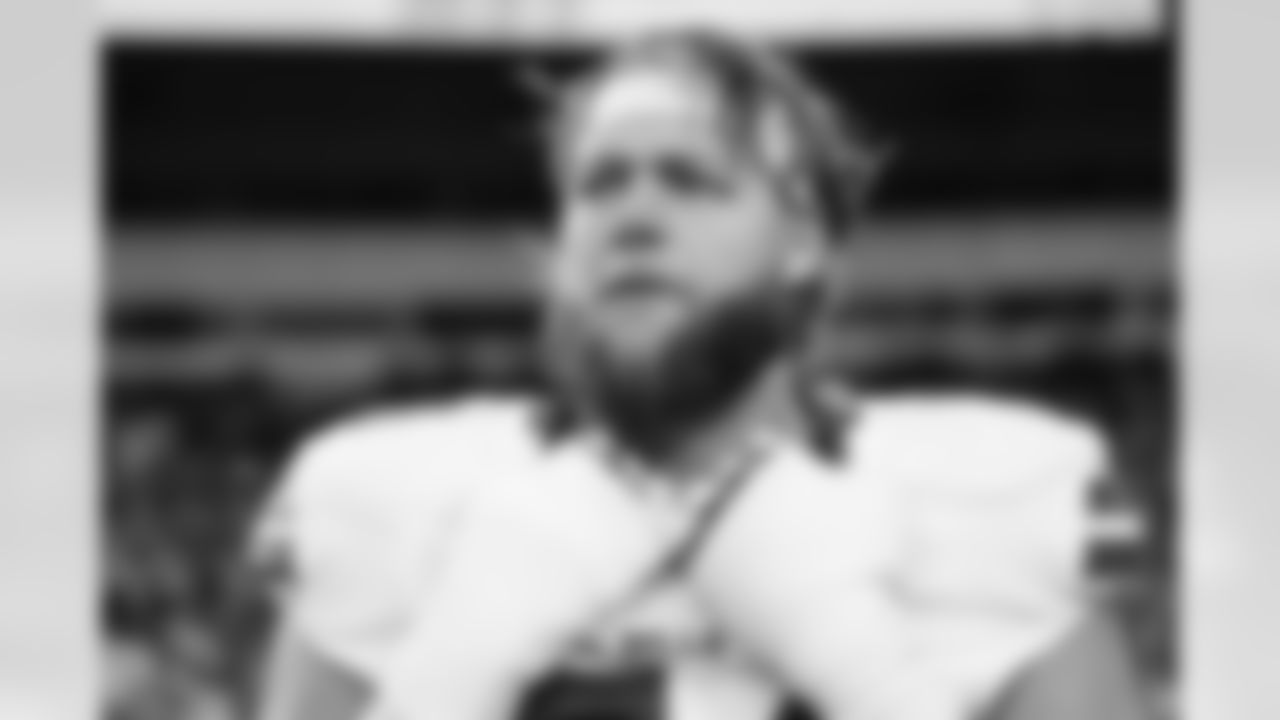 Pittsburgh Steelers vs Buffalo Bills, Regular Season, November 30, 2025 at Acrisure Stadium.